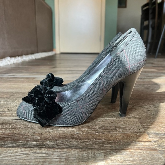 Joey O Plaid Shoes with Velvet Bow Detail - Grey/Red/Black - Picture 3 of 12